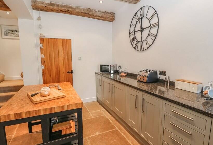 The Cottage, Beeston Hall