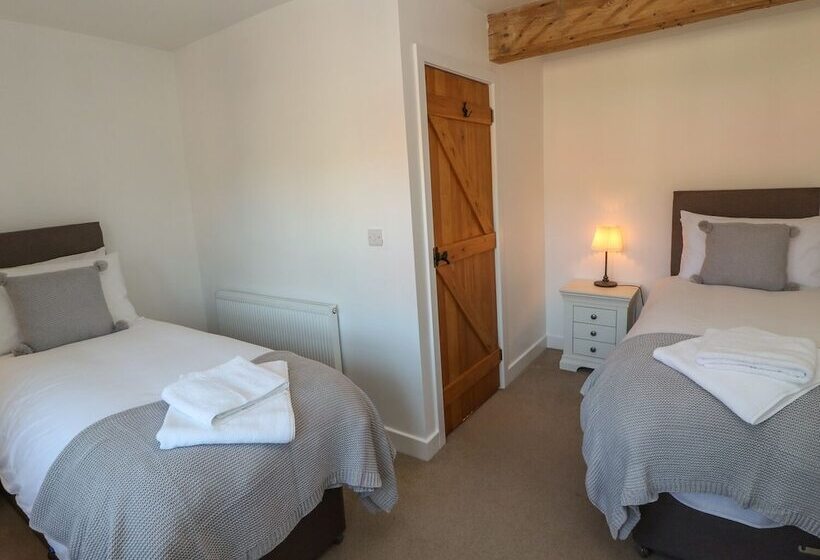 The Cottage, Beeston Hall