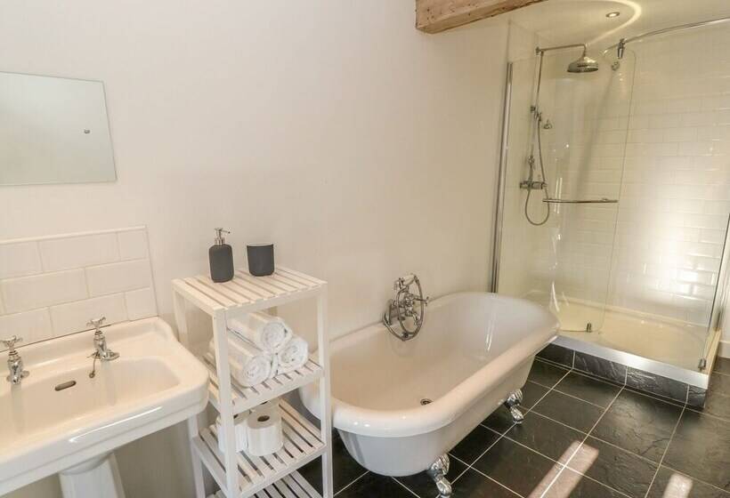 The Cottage, Beeston Hall