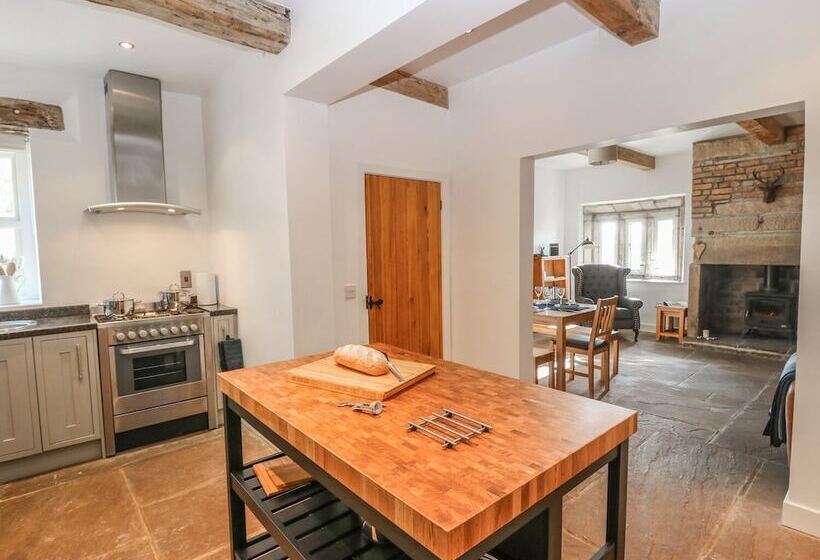 The Cottage, Beeston Hall