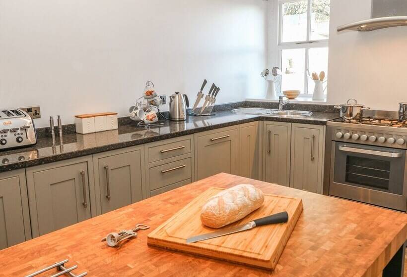 The Cottage, Beeston Hall