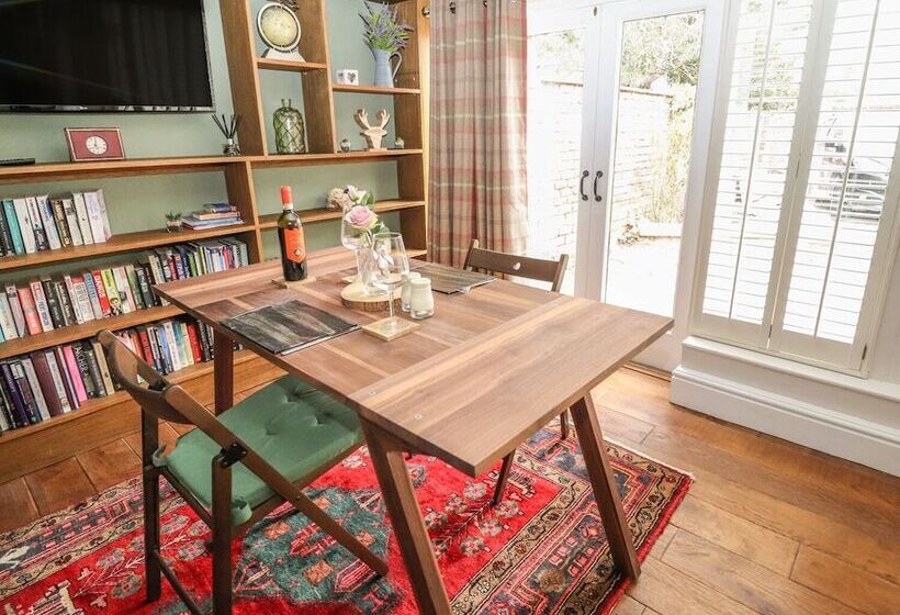 The Cottage @ The Coach House