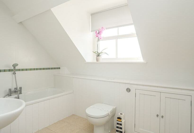 The Old Lifeboat House