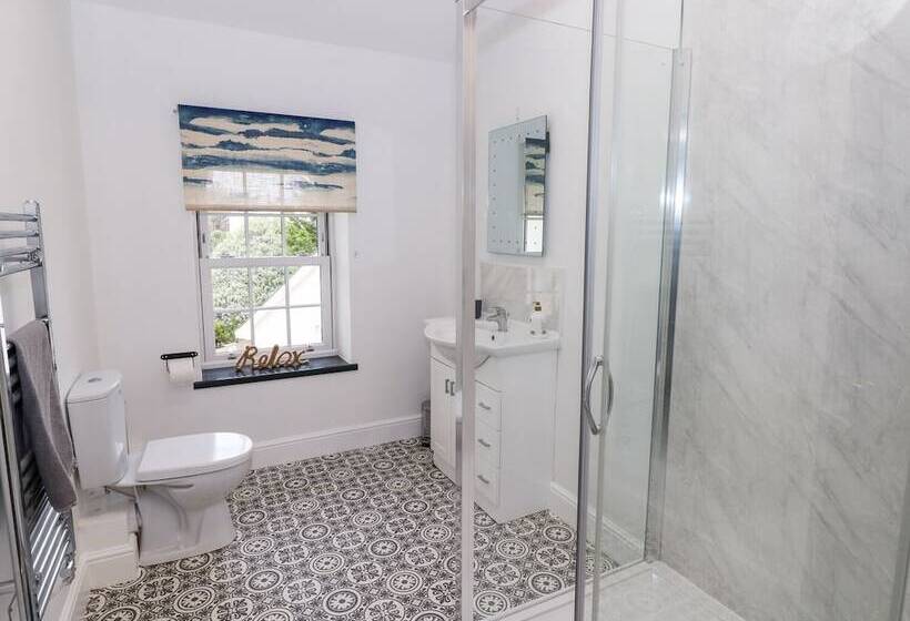 The Shell At The Hideaway