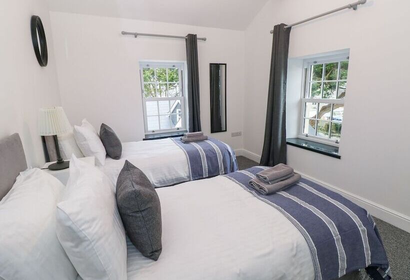 The Shell At The Hideaway