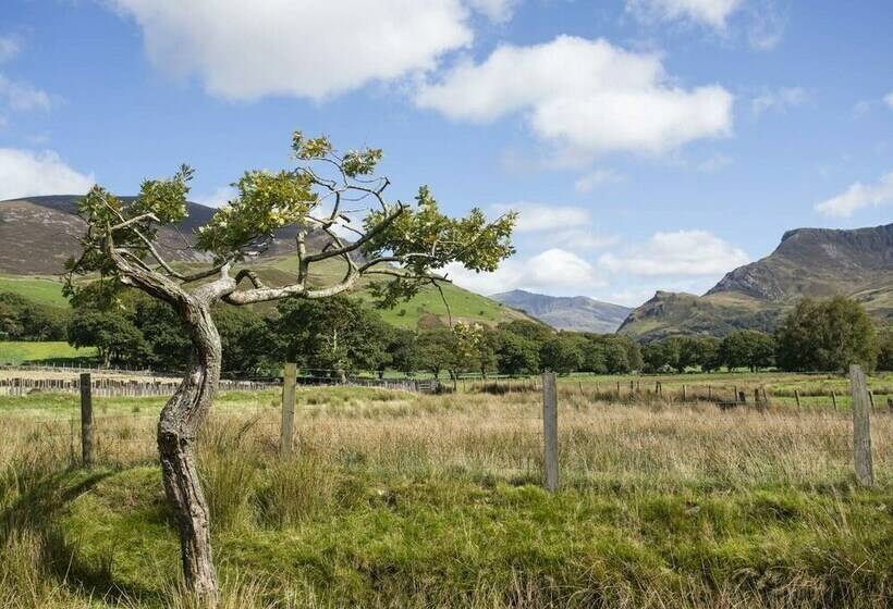 17 Victoria Terrace Perthi