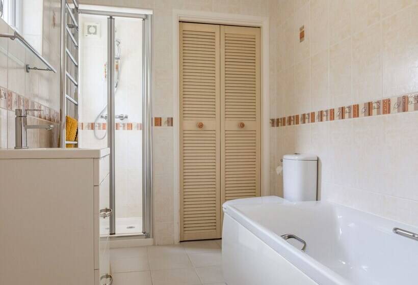 14a Courtenay Street