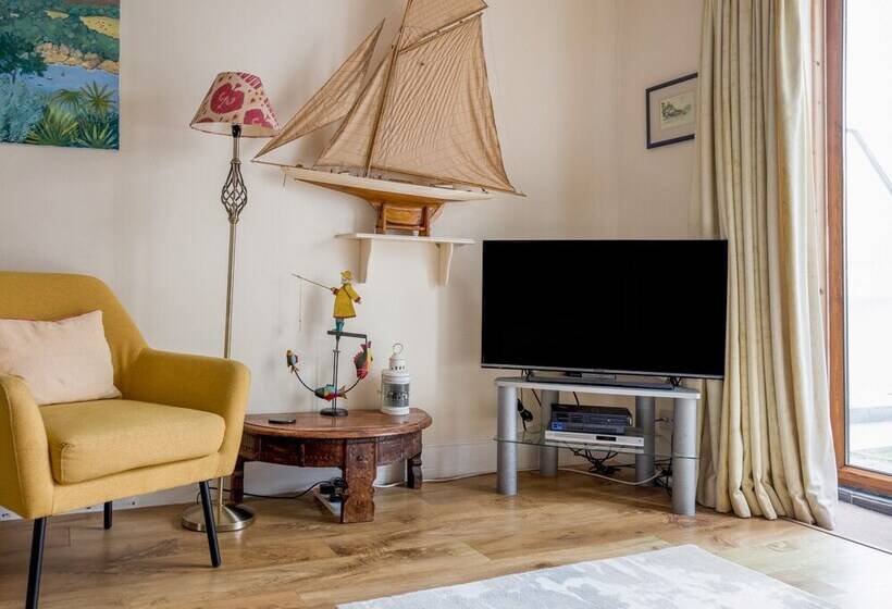 14a Courtenay Street