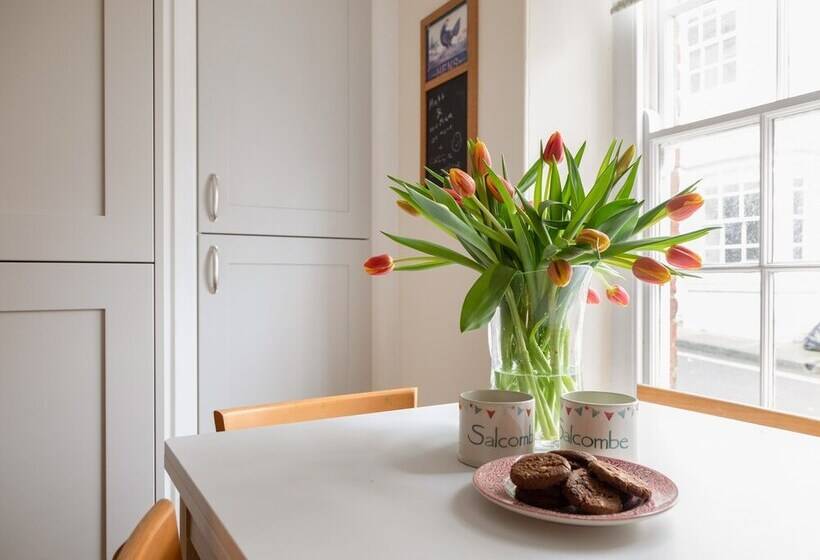 14a Courtenay Street