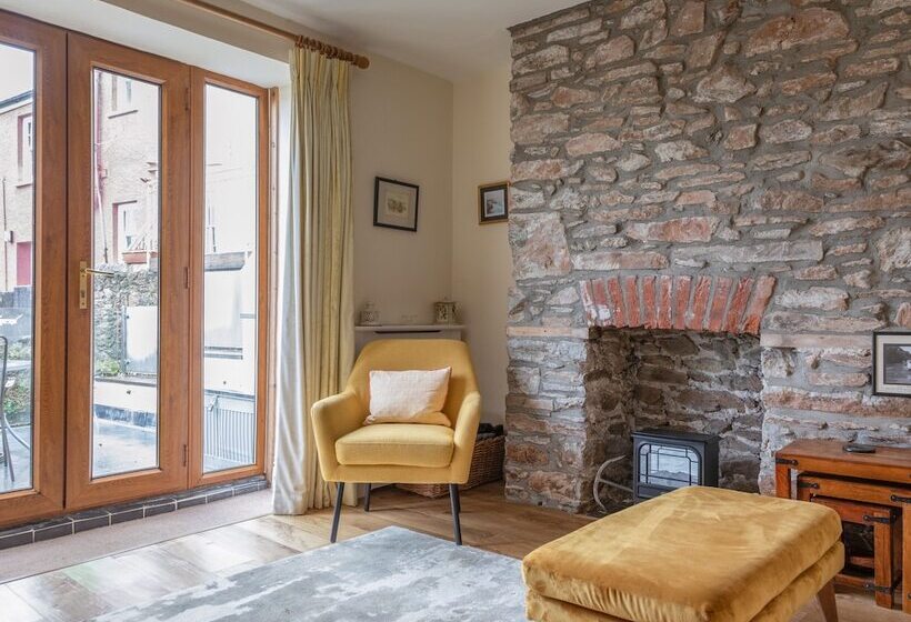 14a Courtenay Street