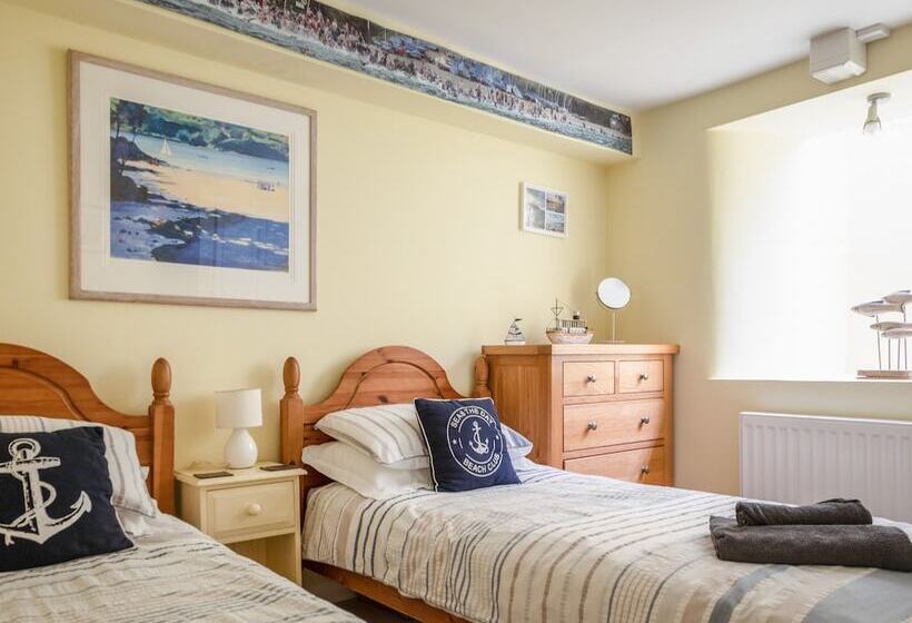 14a Courtenay Street