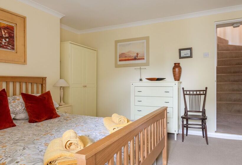 14a Courtenay Street