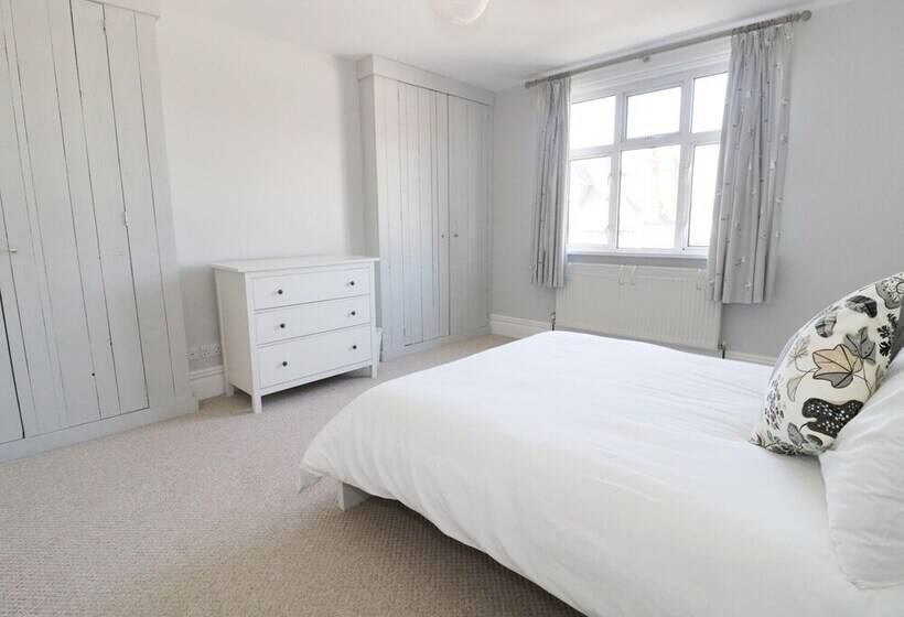 20 Ulwell Road