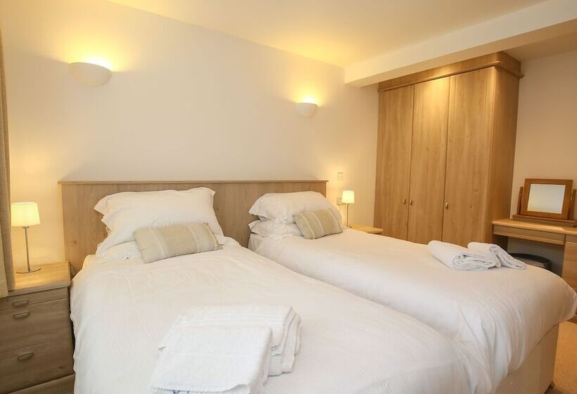 5 Burford Mews
