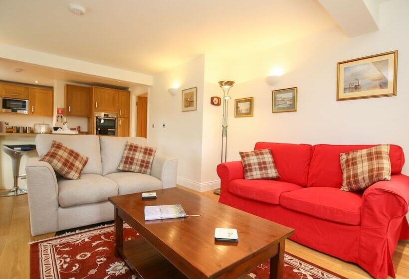5 Burford Mews