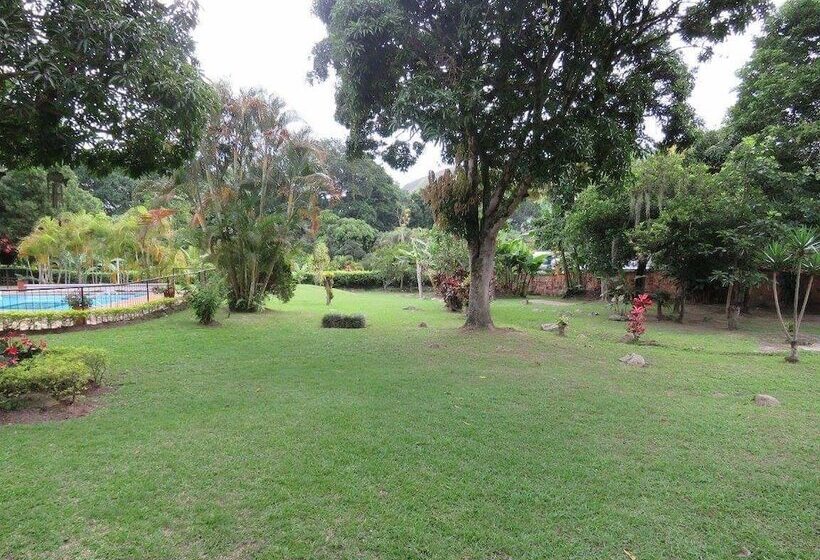 تختخواب و صبحانه Campestre Nukak Travellers Club