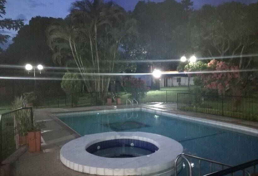 تختخواب و صبحانه Campestre Nukak Travellers Club