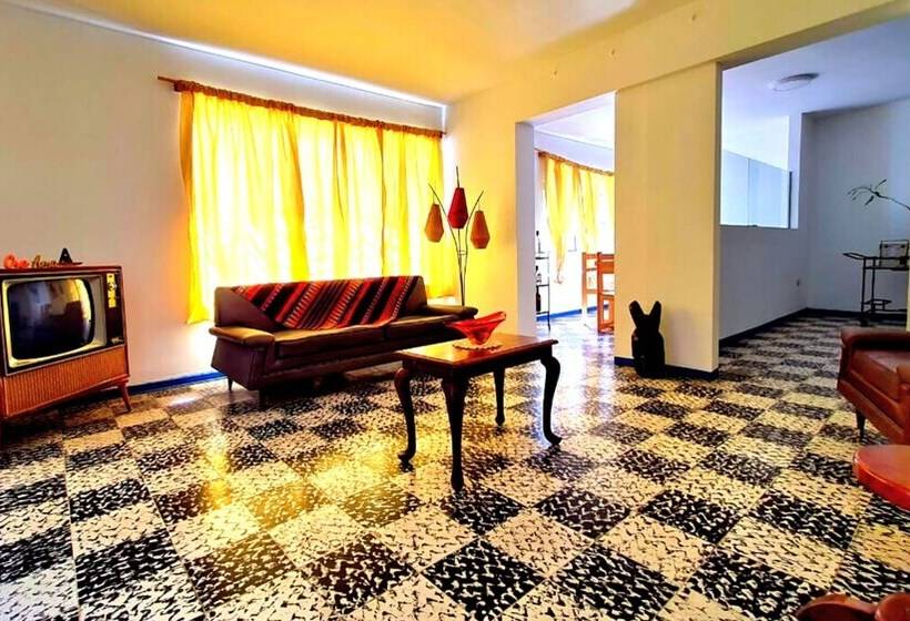 تختخواب و صبحانه La Casa De Mamama