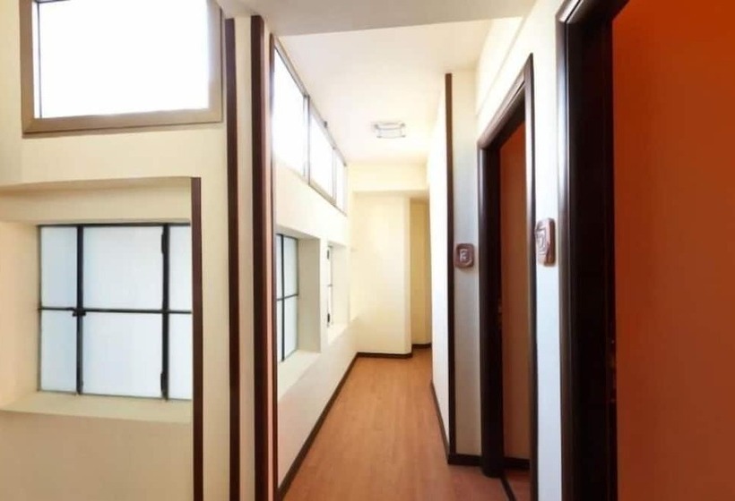 تختخواب و صبحانه L'attico