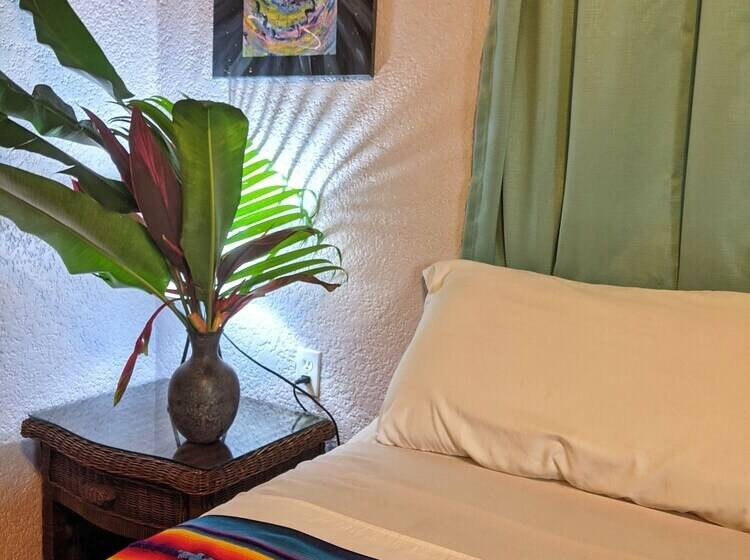 تختخواب و صبحانه Seaside Inn