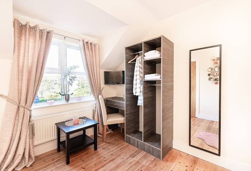 Caravogue House Bed & Breakfast