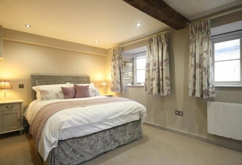 Coach House Burford