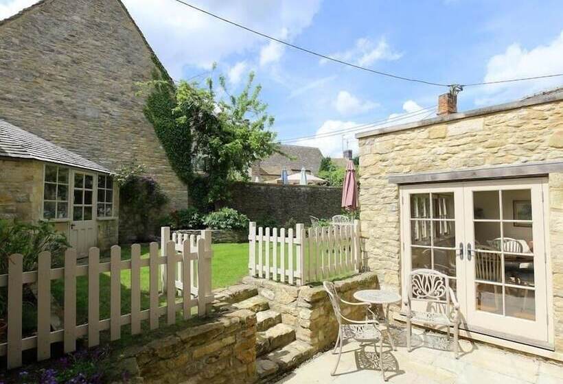 Coach House Burford