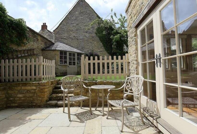 Coach House Burford