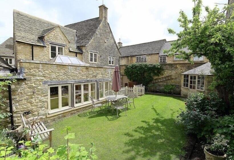 Coach House Burford