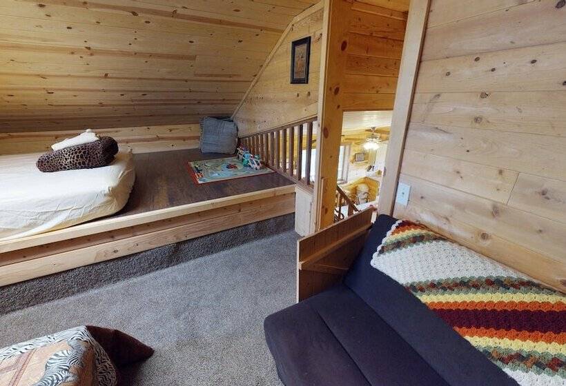 Cozy Mountain Africabin