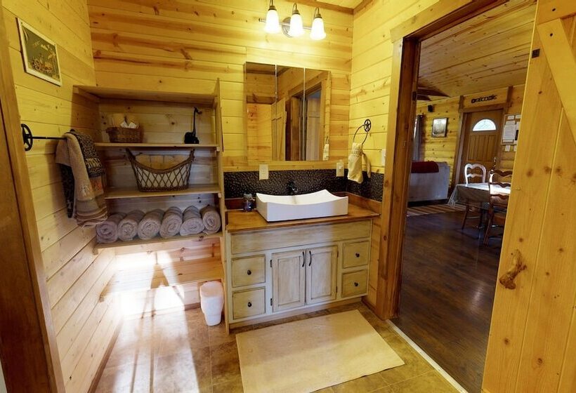 Cozy Mountain Africabin