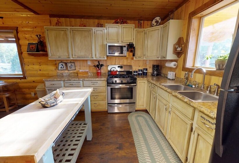 Cozy Mountain Africabin