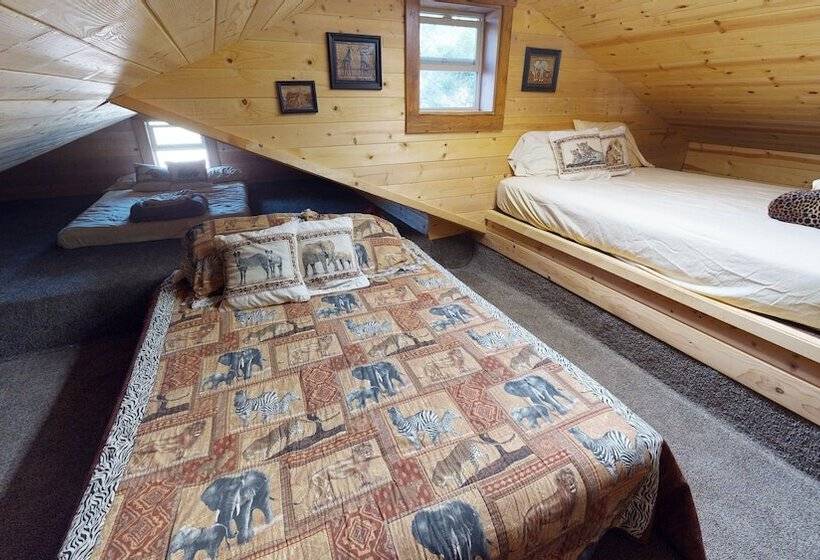 Cozy Mountain Africabin