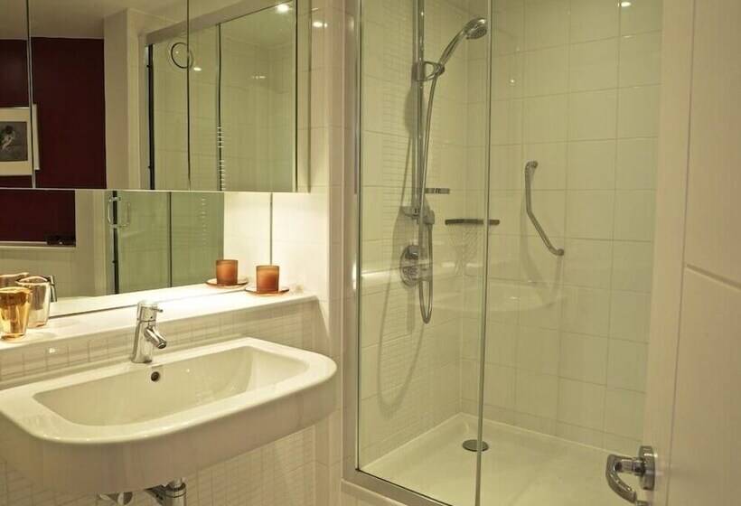 Diddly Squat, 43 Dart Marina