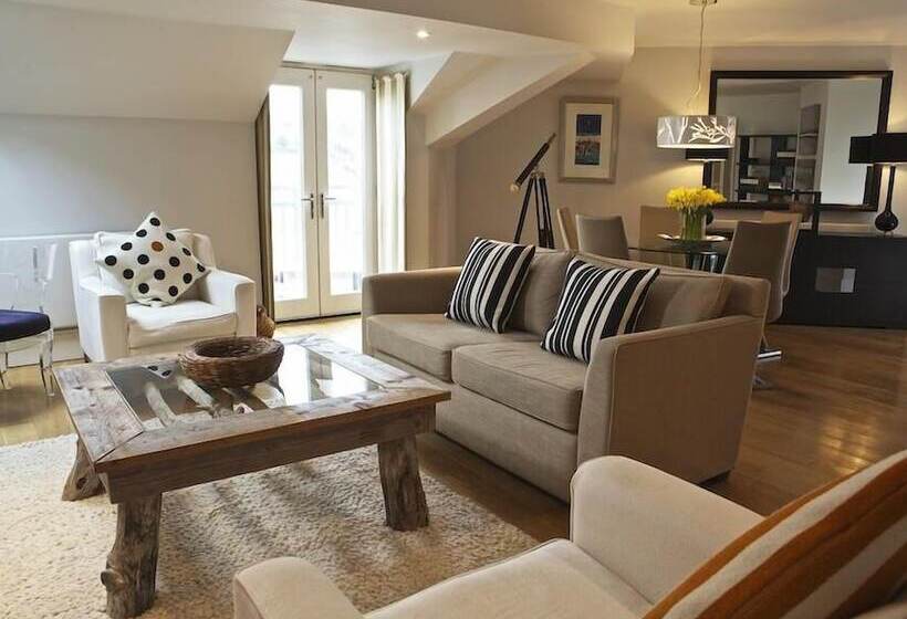 Diddly Squat, 43 Dart Marina