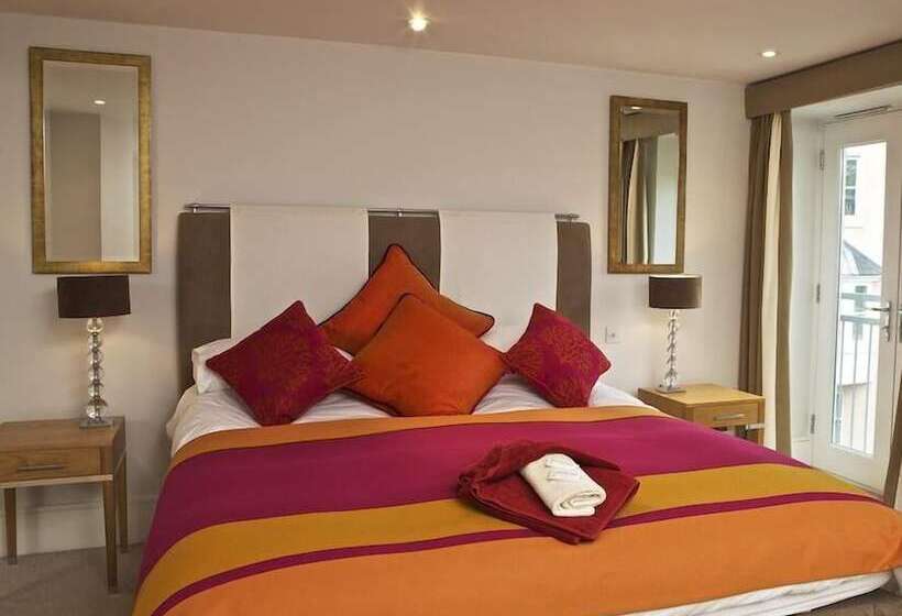 Diddly Squat, 43 Dart Marina