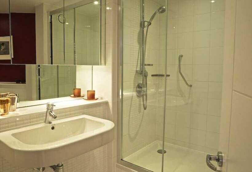 Diddly Squat, 43 Dart Marina