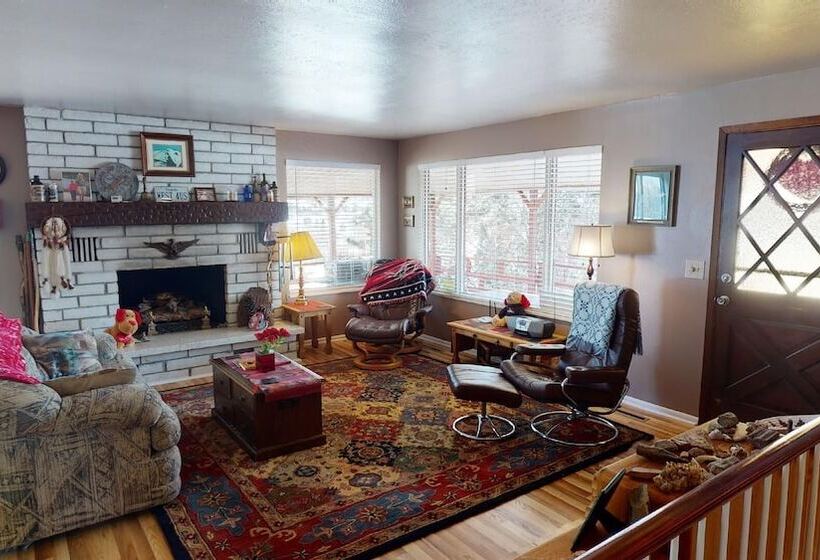 Hideout Ft Abajo 2 Br Cabin, Stunning Views, Secluded!