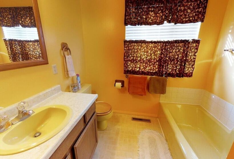 Hideout Ft Abajo 2 Br Cabin, Stunning Views, Secluded!