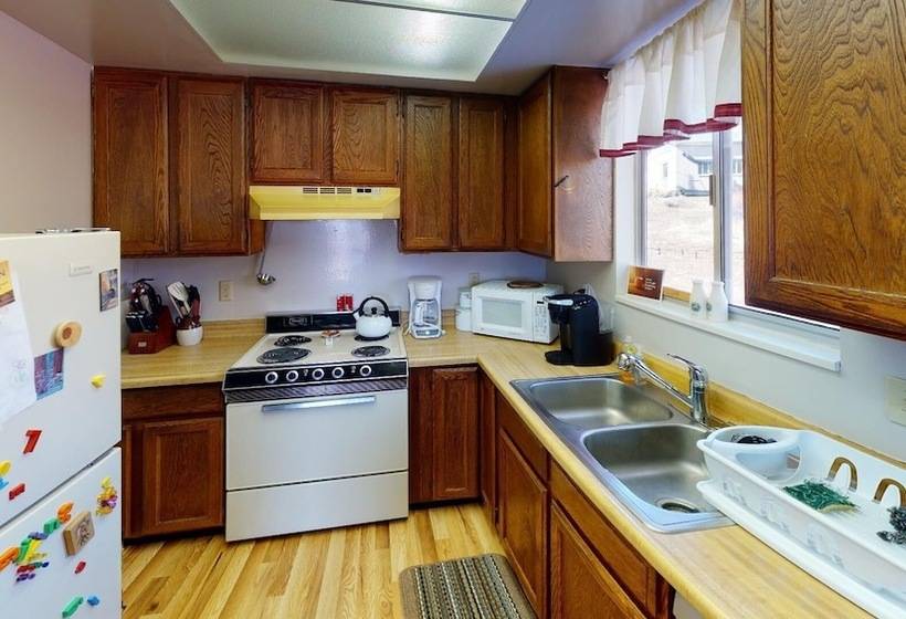 Hideout Ft Abajo 2 Br Cabin, Stunning Views, Secluded!