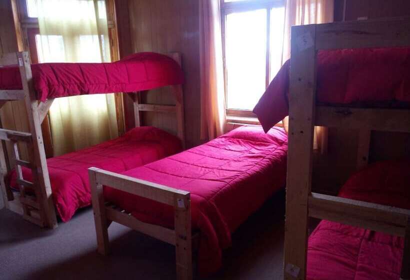 Hostal La Morenita   Hostel