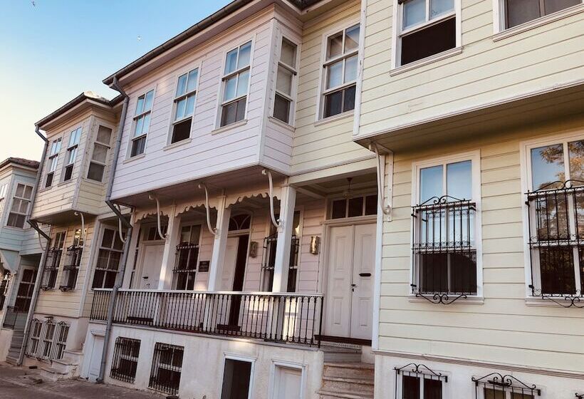 هتل Calikusu Tarihi Besevler