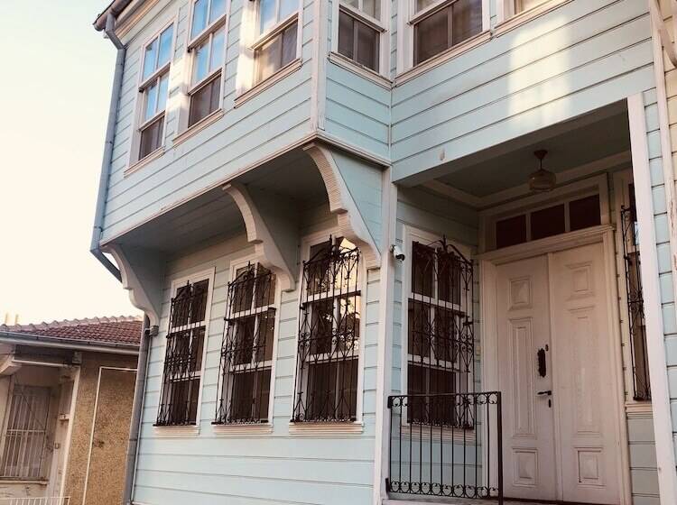 هتل Calikusu Tarihi Besevler