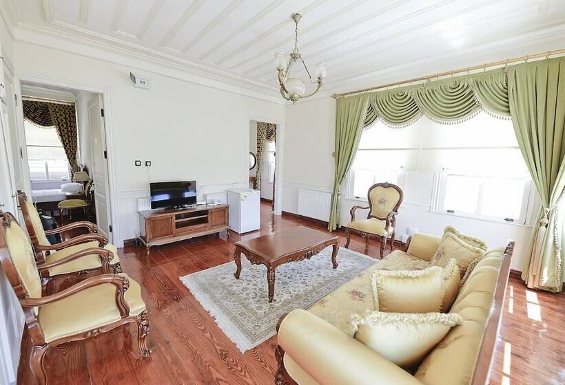 هتل Calikusu Tarihi Besevler