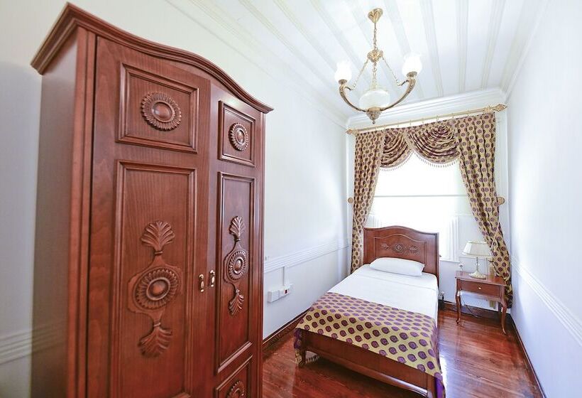 هتل Calikusu Tarihi Besevler