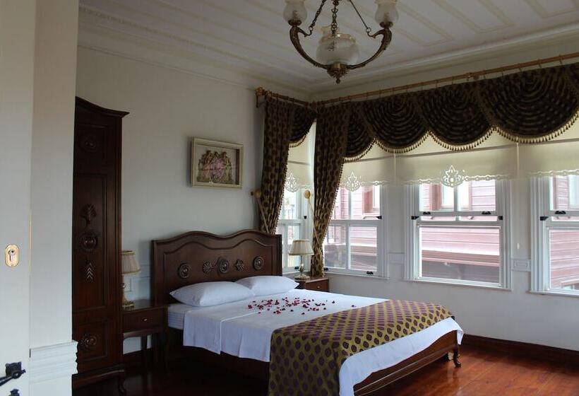 هتل Calikusu Tarihi Besevler