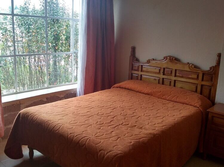 Отель And Restaurant Los Arcos