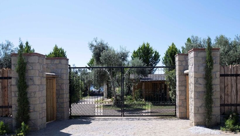 فندق Antique Beach And Bungalow