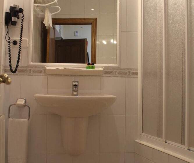 هتل Apartamentos La Lula