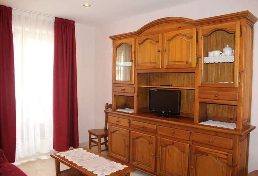 هتل Apartamentos La Lula